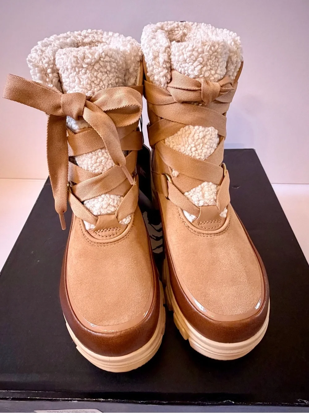 Sorel  Women's Tivoli V Resort Waterproof Boot Sz 7.5 Brand New